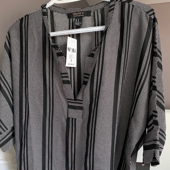Loose blouse forever 21 never worn with tags - Picture 2 of 3